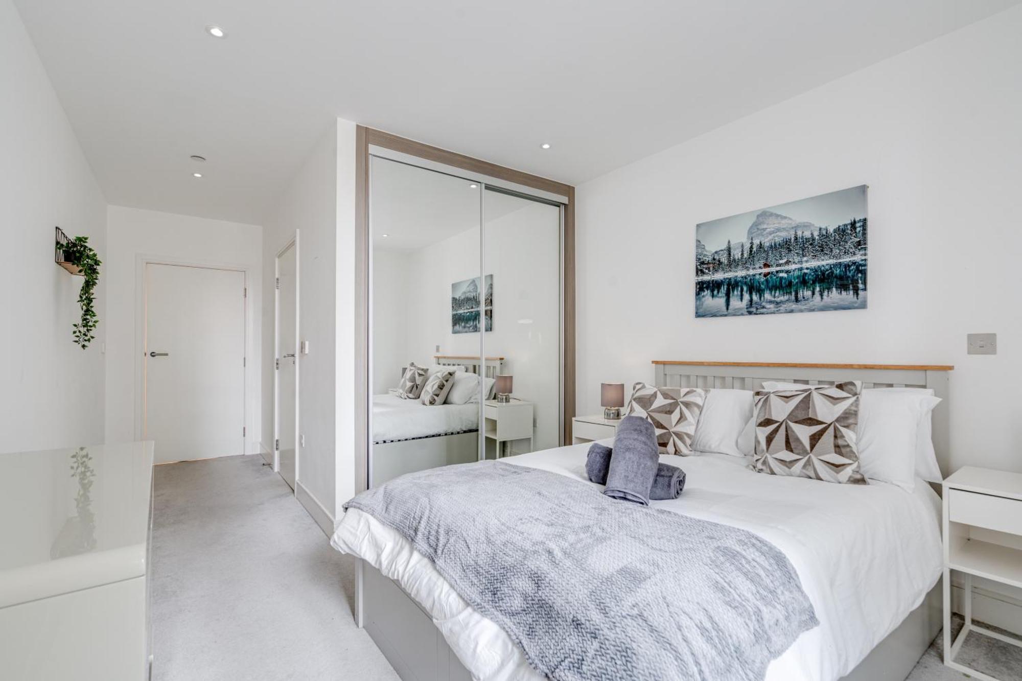Cozy With 2 Bedrooms * Londra